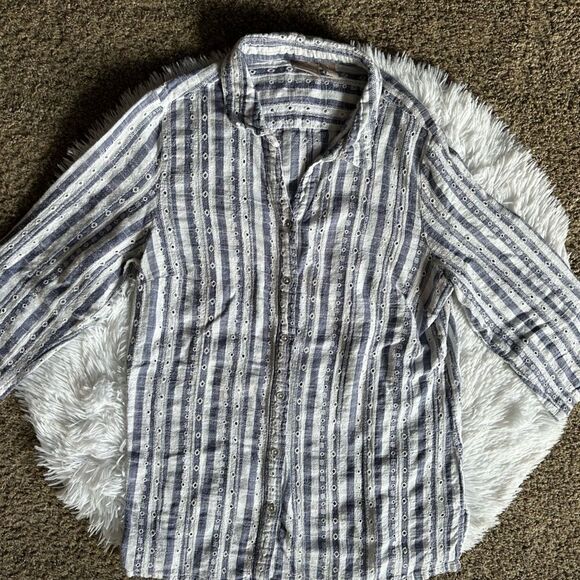 Chico’s Button Down Top Blue White Striped Eyelet Womens Size Medium - Picture 4 of 7